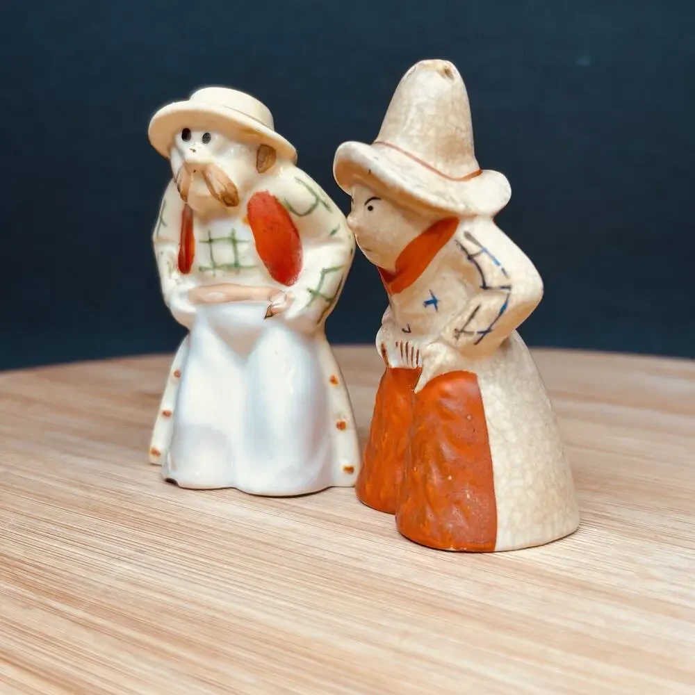 Vintage Japan Western Gunslinger Cowboy Salt & Pepper Shakers Pair
